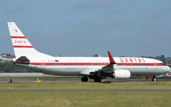  VH-VXQ Qantas Boeing 737-838(WL), Retro Roo ll, Sydney Australia