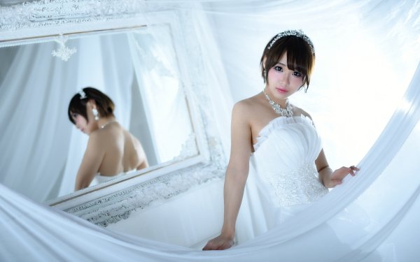 Women Bride Model Asian Mirror Reflection Necklace Brunette Brown Eyes Short Hair Wedding Dress White Dress HD Wallpaper | Background Image