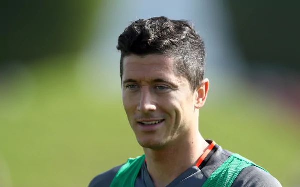 Robert Lewandowski Sports HD Desktop Wallpaper | Background Image
