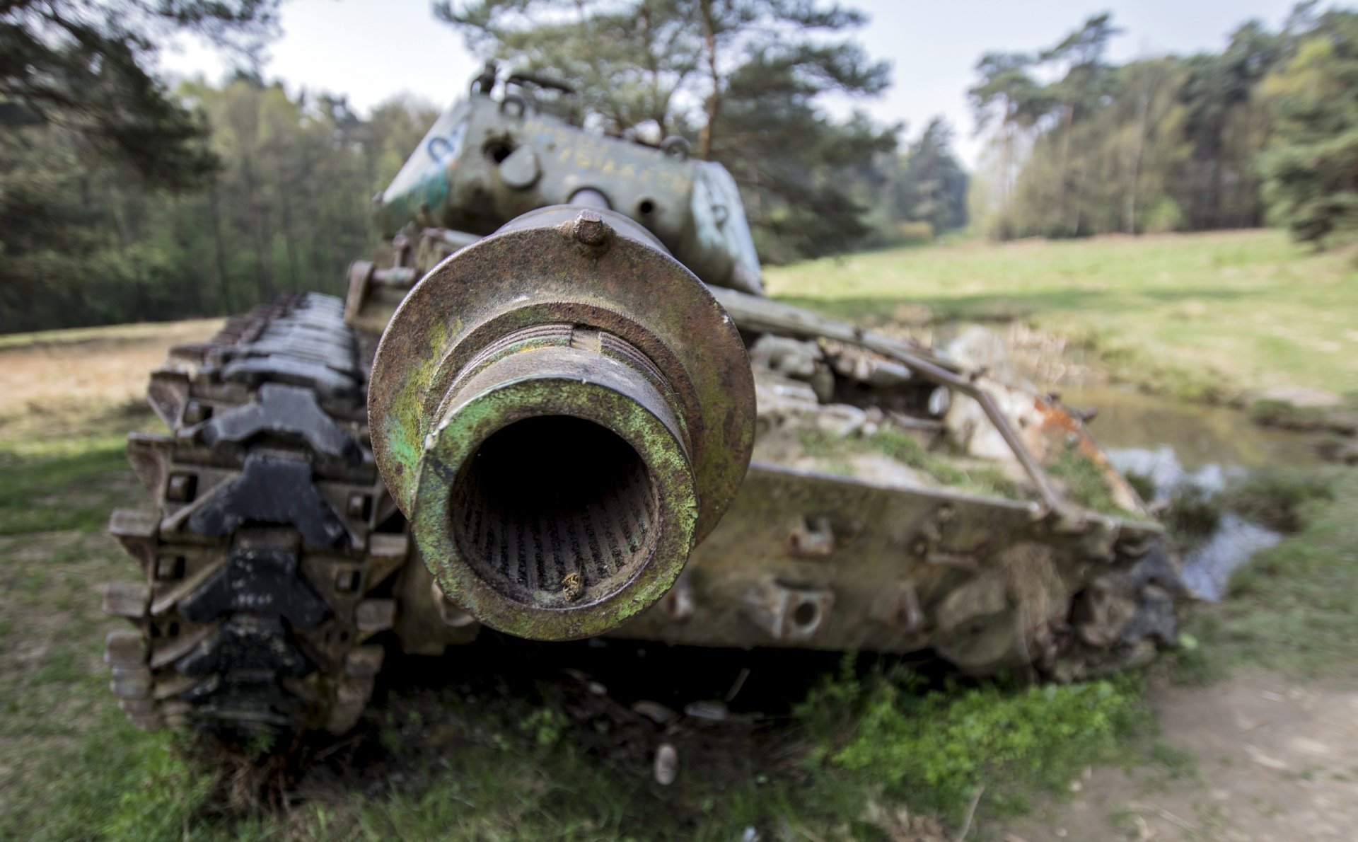 Download Wreck Depth Of Field Military Tank HD Wallpaper