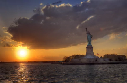 Sunrise over the Statue of Liberty in the USA, captured in stunning 4K Ultra HD with vibrant colors reflecting on the water.