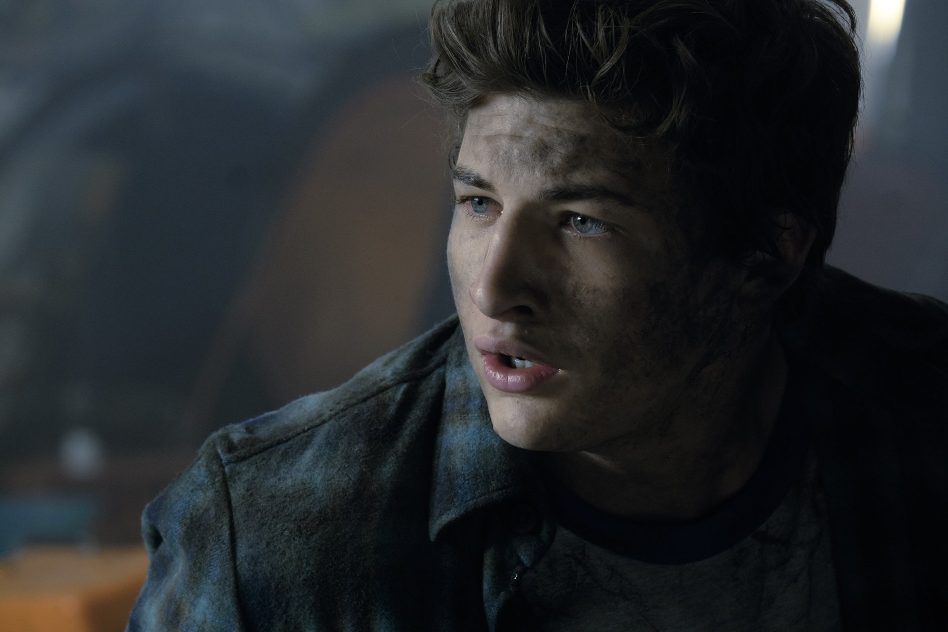 Tye Sheridan in a dramatic scene from the movie Ready Player One, featured as a 4K Ultra HD PC desktop wallpaper and background.