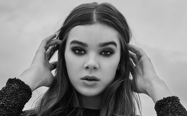 Celebrity Hailee Steinfeld Actress Singer Face Close-Up Monochrome Black & White HD Wallpaper | Background Image