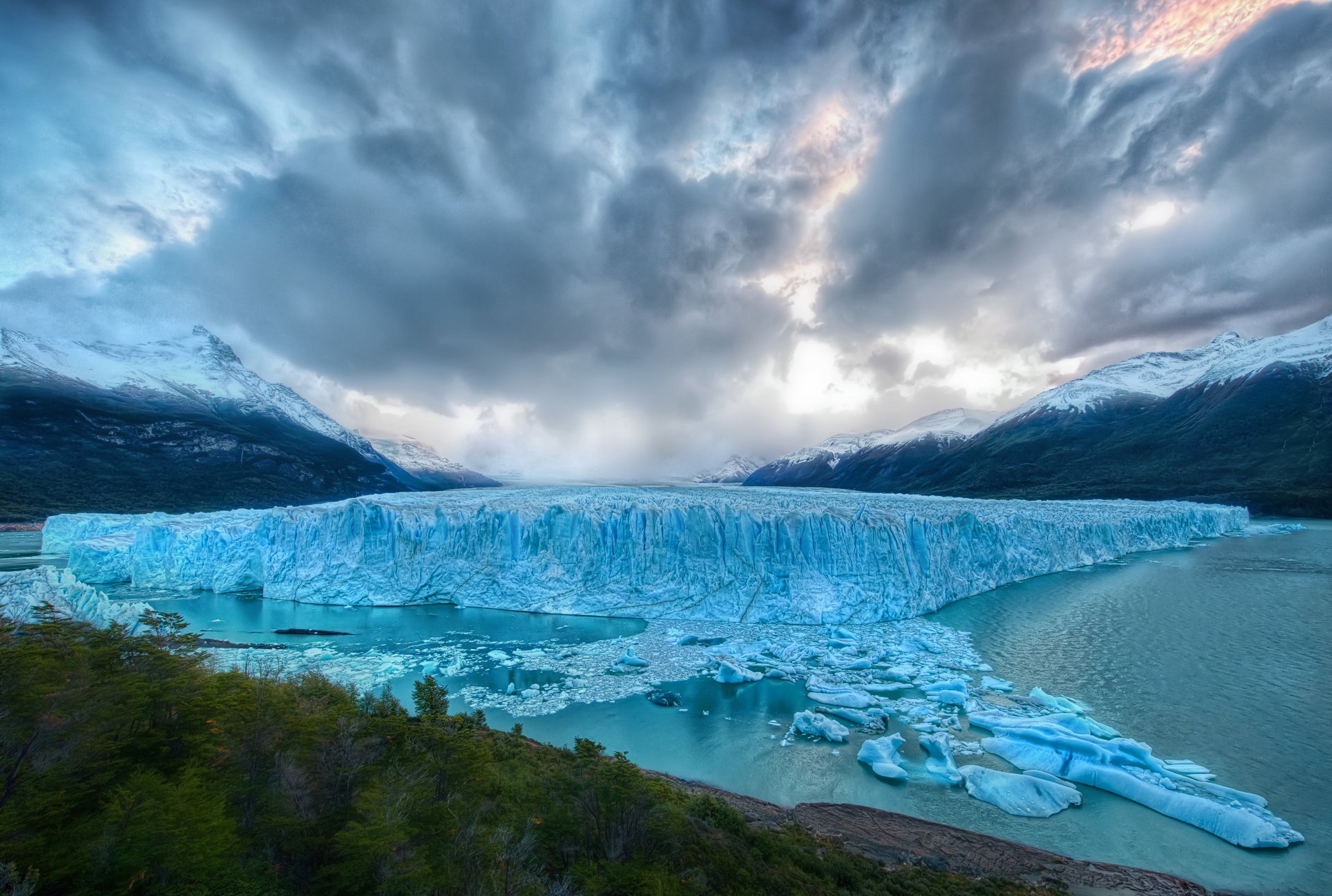 Patagonia Glacier Majesty - 4K Ultra HD Wallpaper