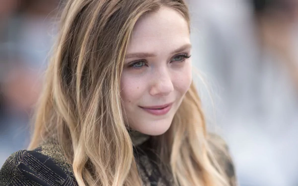 HD PC desktop wallpaper featuring a close-up portrait of celebrity Elizabeth Olsen with soft lighting and a blurred background.