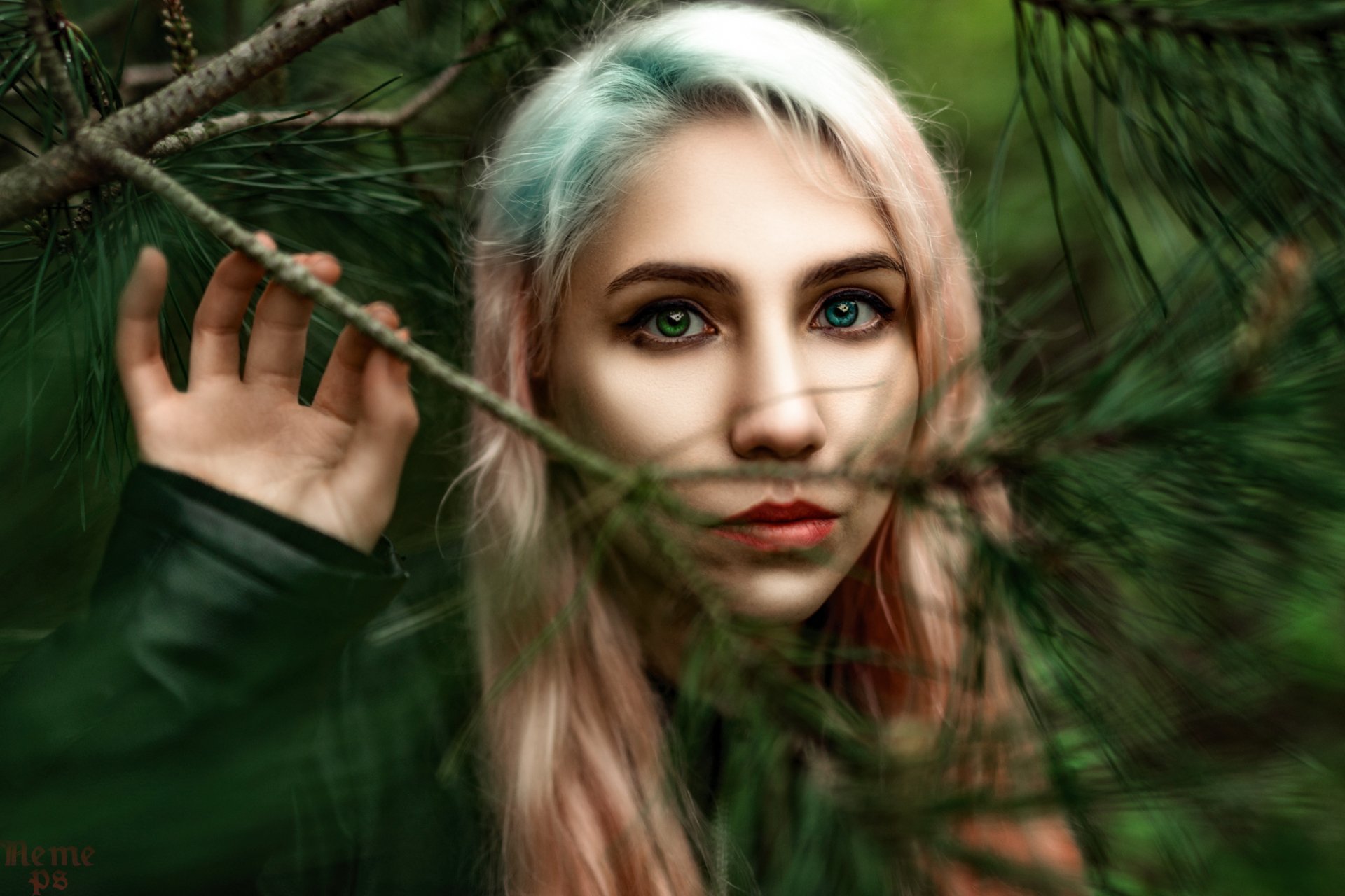 Download Lipstick Blue Eyes Green Eyes Pink Hair Heterochromia Woman Model HD Wallpaper