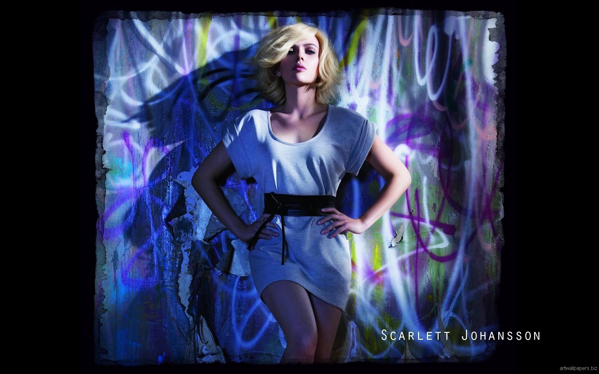Scarlett Johansson in high definition desktop wallpaper.