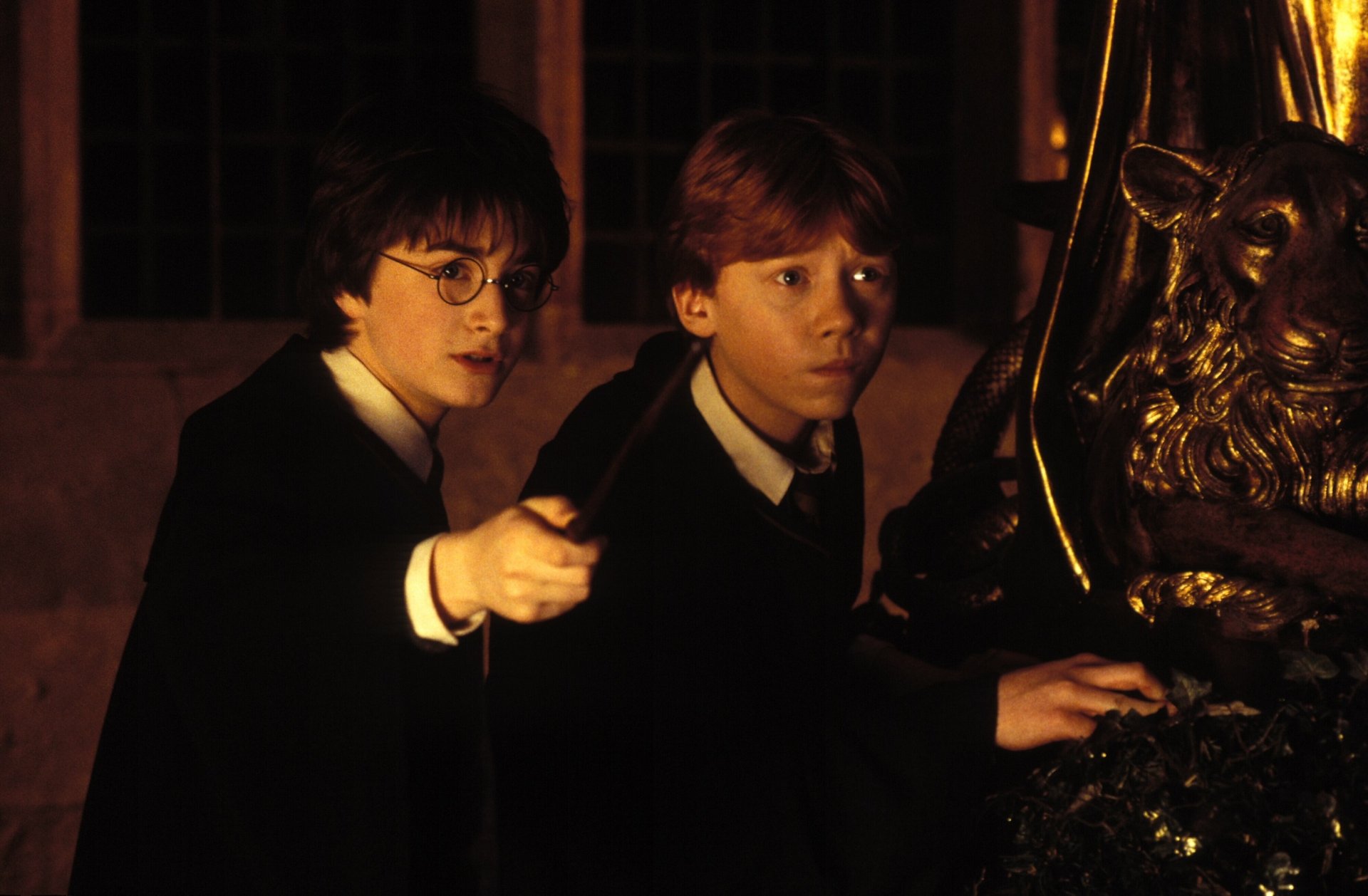 HD desktop wallpaper featuring Daniel Radcliffe as Harry Potter and Rupert Grint as Ron Weasley in a scene from Harry Potter and the Chamber of Secrets.