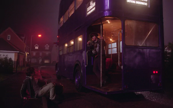 HD desktop wallpaper featuring Daniel Radcliffe as Harry Potter boarding the Knight Bus from the movie Harry Potter and the Prisoner of Azkaban at night.