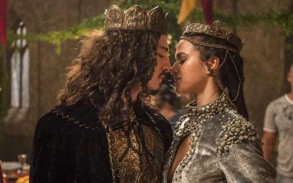 HD wallpaper from Deus Salve o Rei featuring two royals in a close, intimate pose, wearing crowns and regal attire.