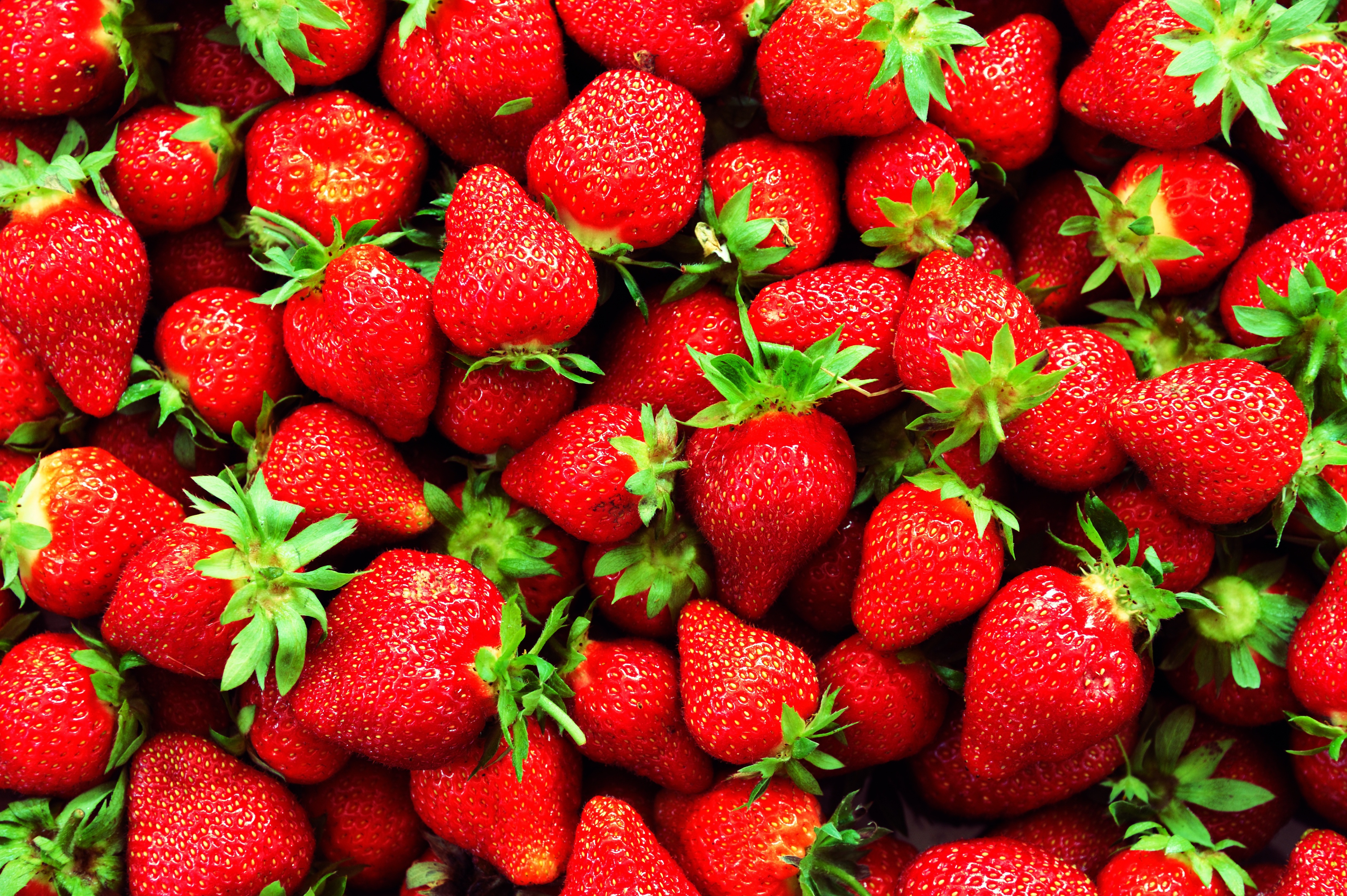 Download Fruit Berry Food Strawberry 4k Ultra HD Wallpaper