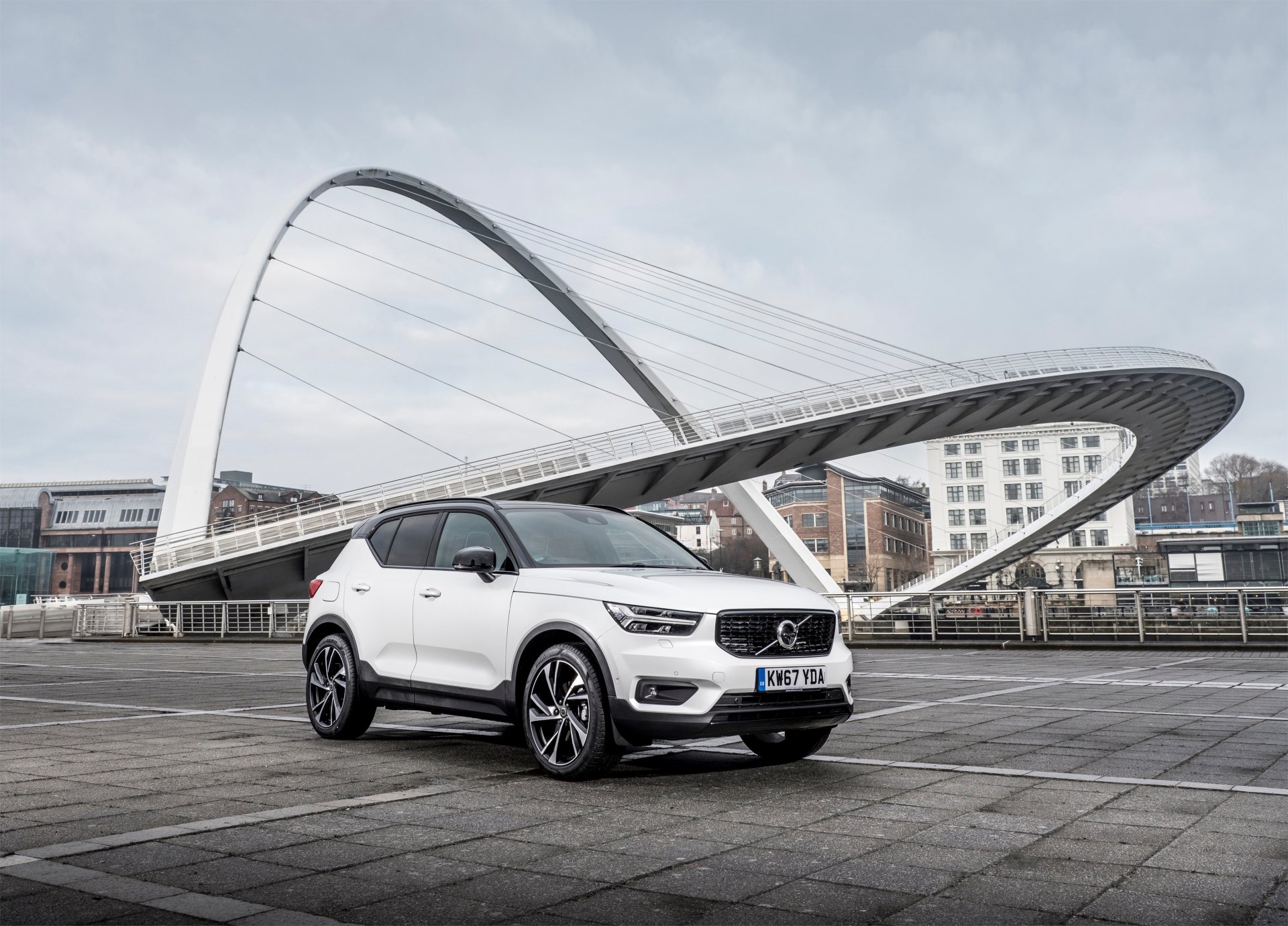 Download White Car SUV Car Volvo Vehicle Volvo XC40 4k Ultra HD Wallpaper