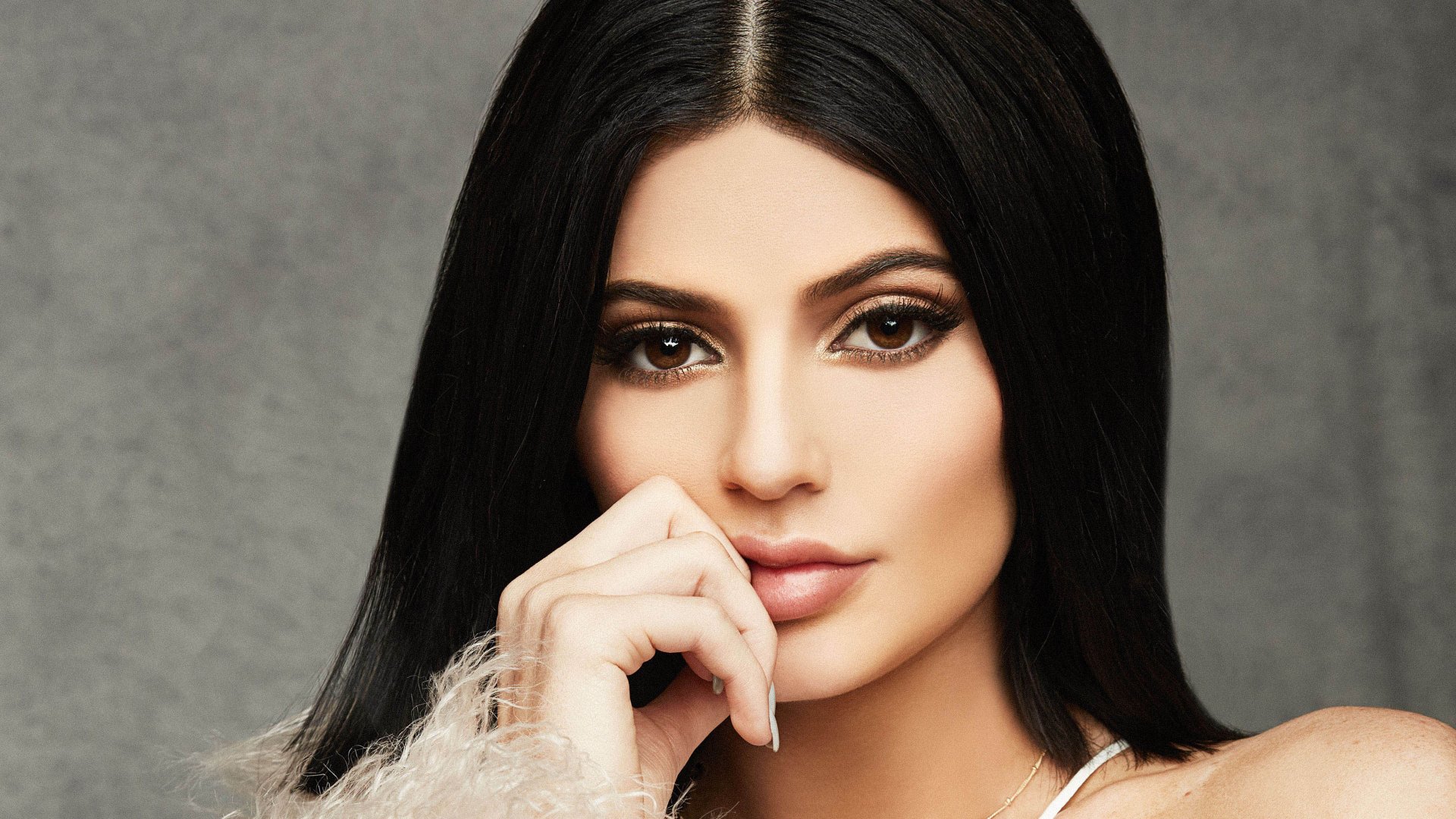 Download Brown Eyes Model Celebrity Kylie Jenner 4k Ultra Hd Wallpaper