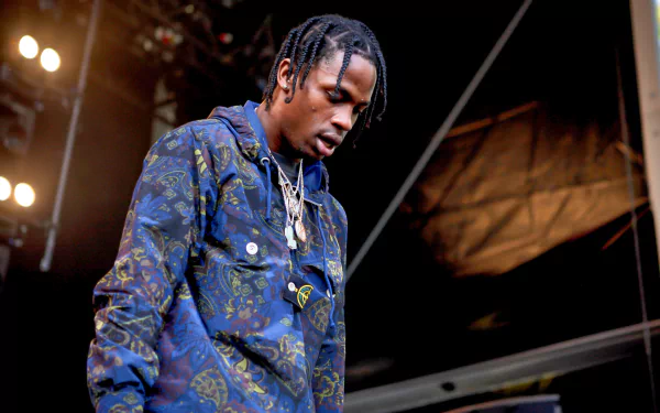 HD desktop wallpaper and background featuring a person on stage in a blue patterned jacket.