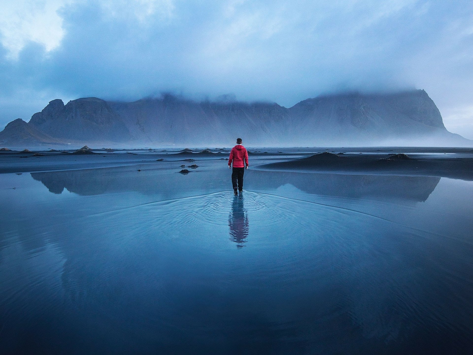 Download Man Alone HD Wallpaper