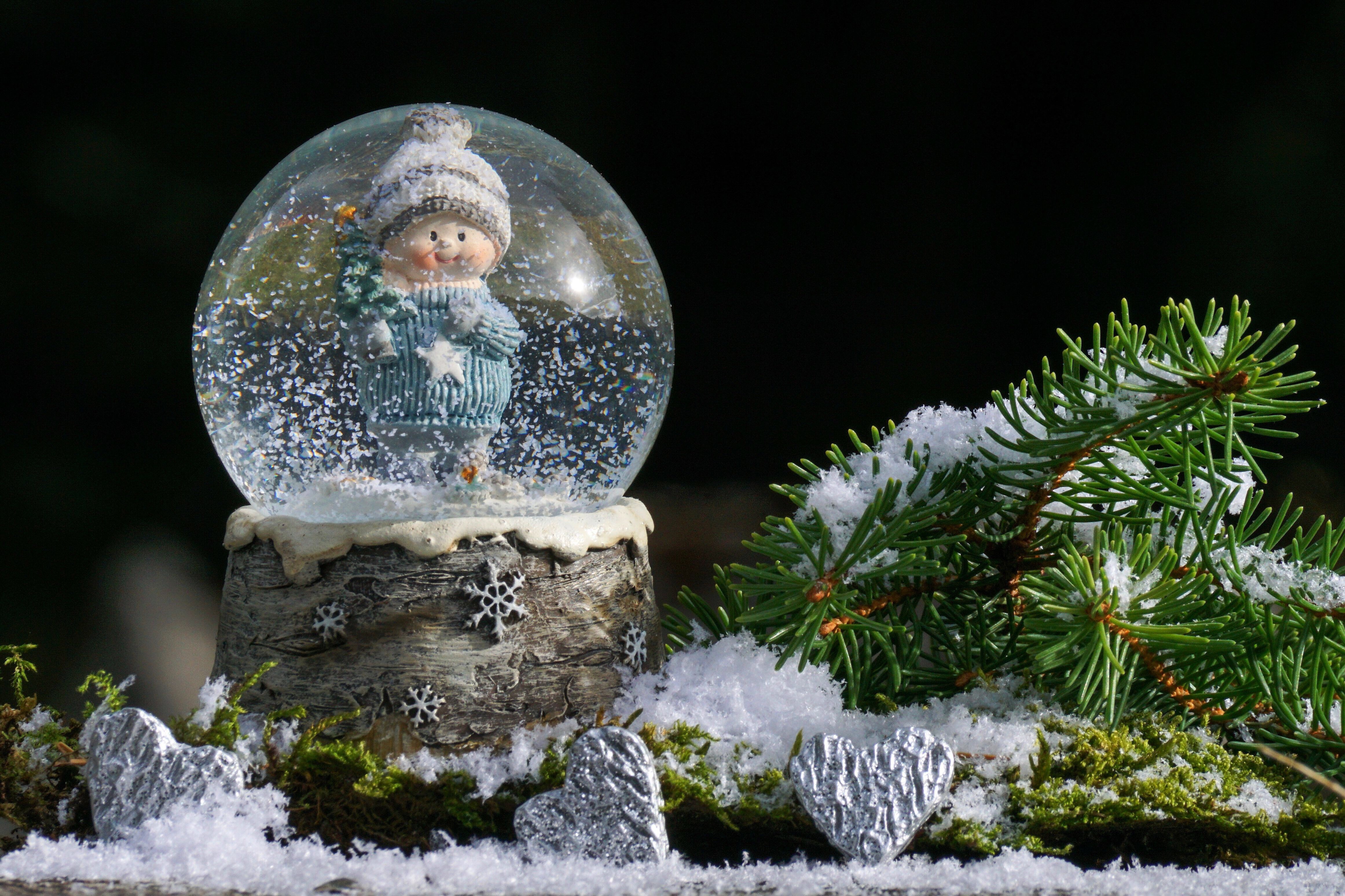 Christmas snow. Снежный шар. Стеклянный шар со снегом. Новогодний стеклянный шар со снегом. Волшебный шар новогодний.