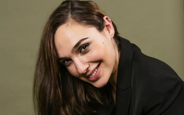 Close-up of Israeli actress and model Gal Gadot with brown eyes and brunette hair, smiling against a neutral background in high-resolution 4K Ultra HD quality.