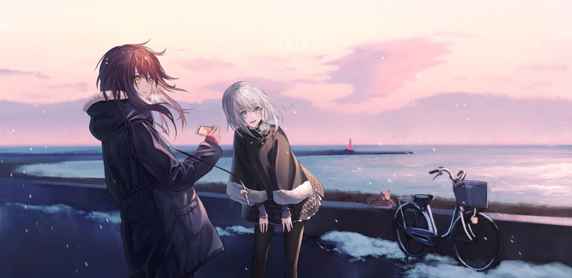 Anime-style HD desktop wallpaper featuring two characters with grey and brown hair, and yellow eyes. One holds a smartphone, and a bike rests by their side in a snowy landscape by the sea.