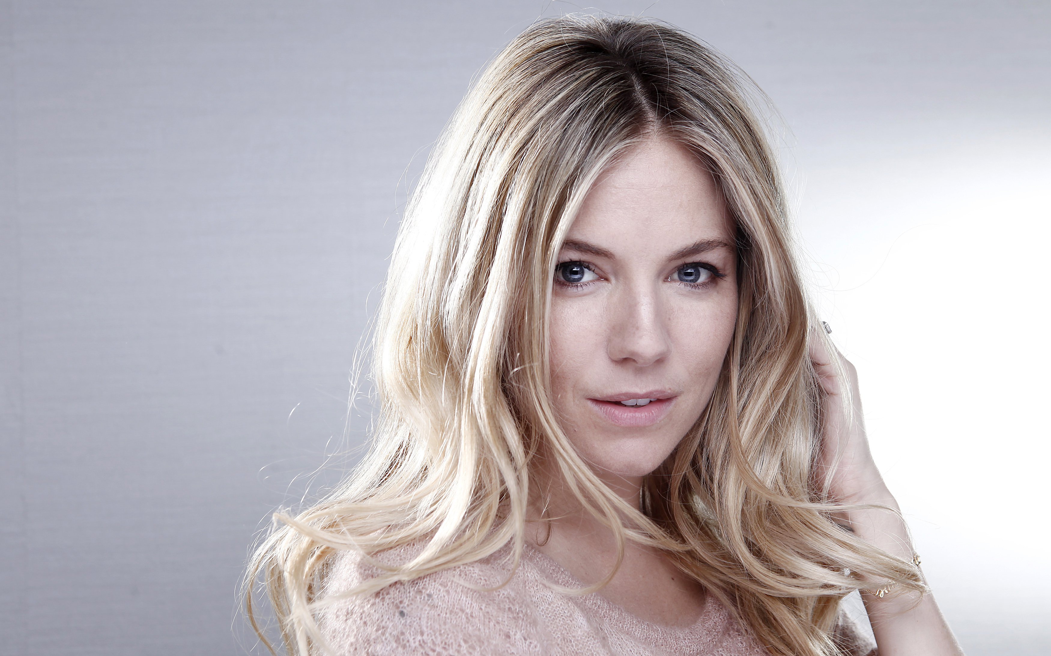 Download Blue Eyes Blonde American Model Celebrity Sienna Miller Hd Wallpaper 