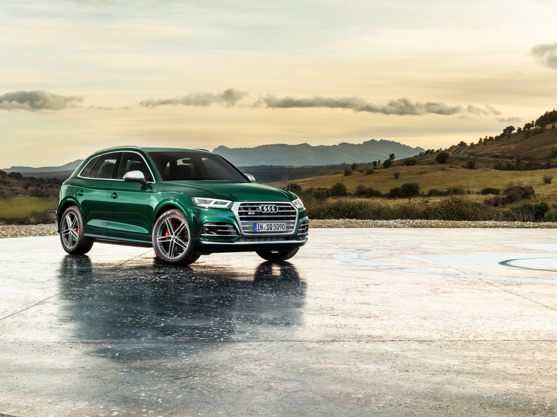 Download SUV Green Car Car Audi Vehicle Audi SQ5 HD Wallpaper