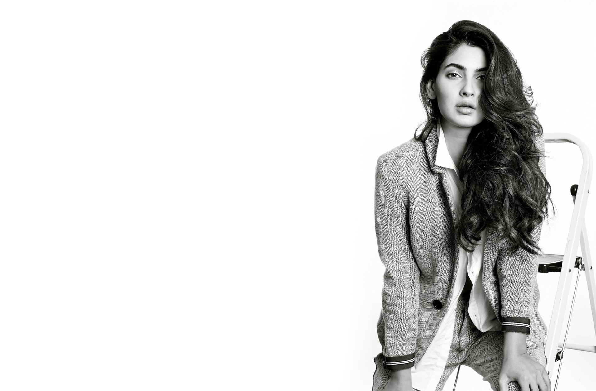 Download Long Hair Black & White Indian Actress Celebrity Karishma Sharma HD Wallpaper